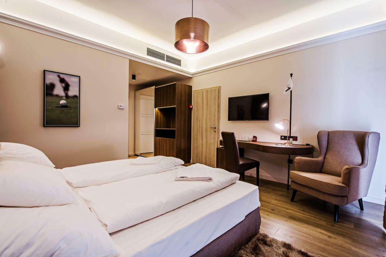 Pannonia Golf & Country Club Bed & Breakfast Alcsutdoboz Bagian luar foto